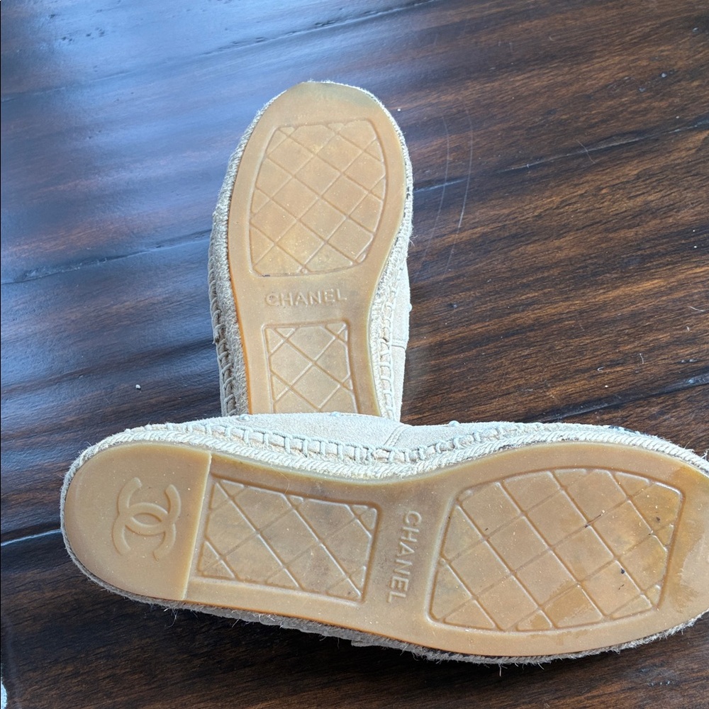 CHANEL Tan and Black Espadrilles with Pearl Detail - Picture 2 of 6